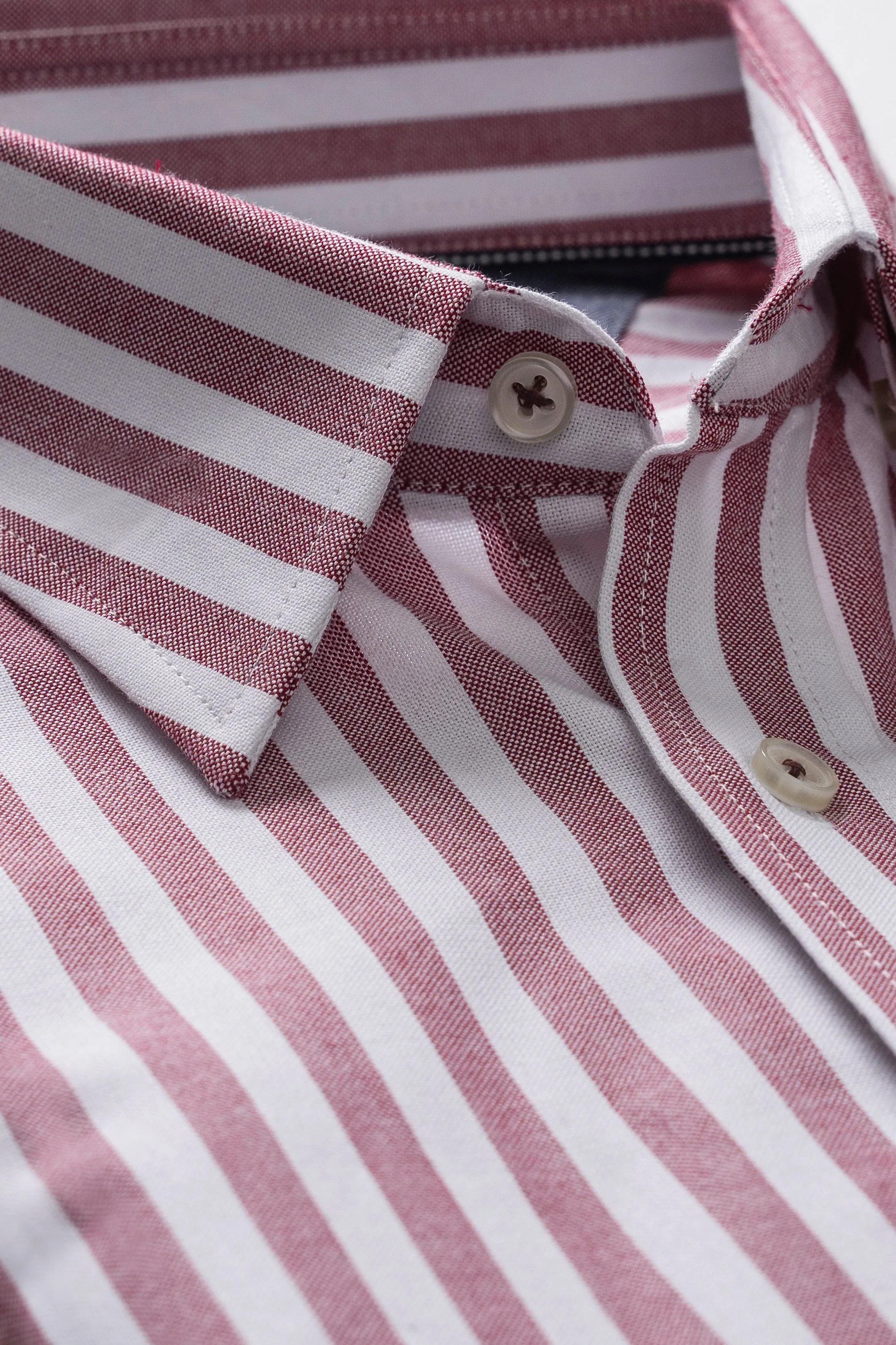 HIDDEN BUTTON DOWN COLLAR MAROON STRIPED